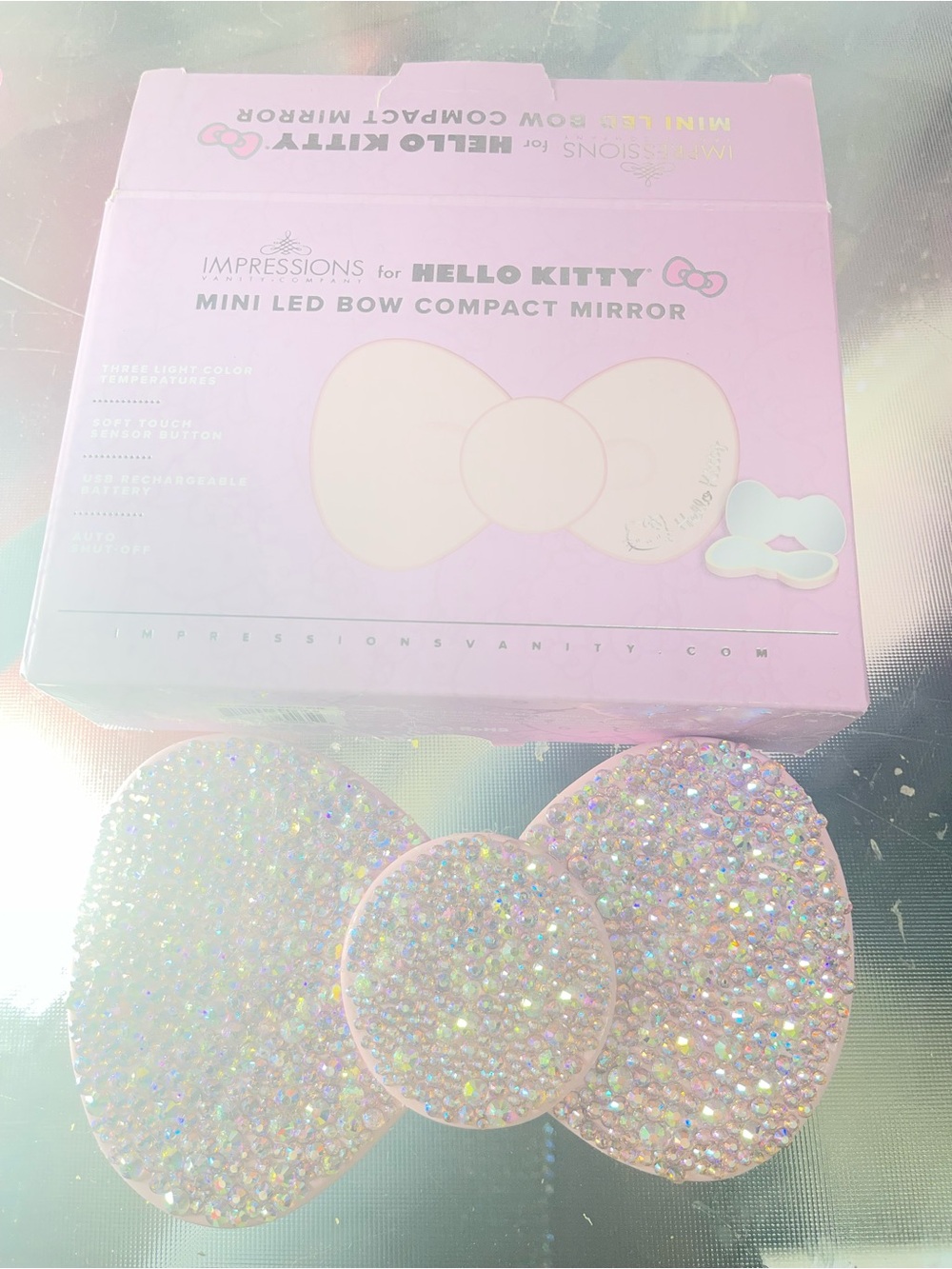 💖 Hello Kitty Bling LED Compact Mirror 💖 - Picture 3 of 5